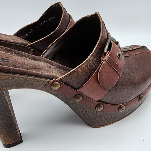 Vintage White Mountain Studded Heeled Mules Size 8.5 Brown Leather Clogs Y2K - Picture 13 of 14